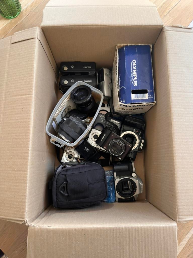 Partij digitale en analoge camera’s en toebehoren, Audio, Tv en Foto, Fotocamera's Digitaal, Gebruikt, Compact, Ophalen of Verzenden