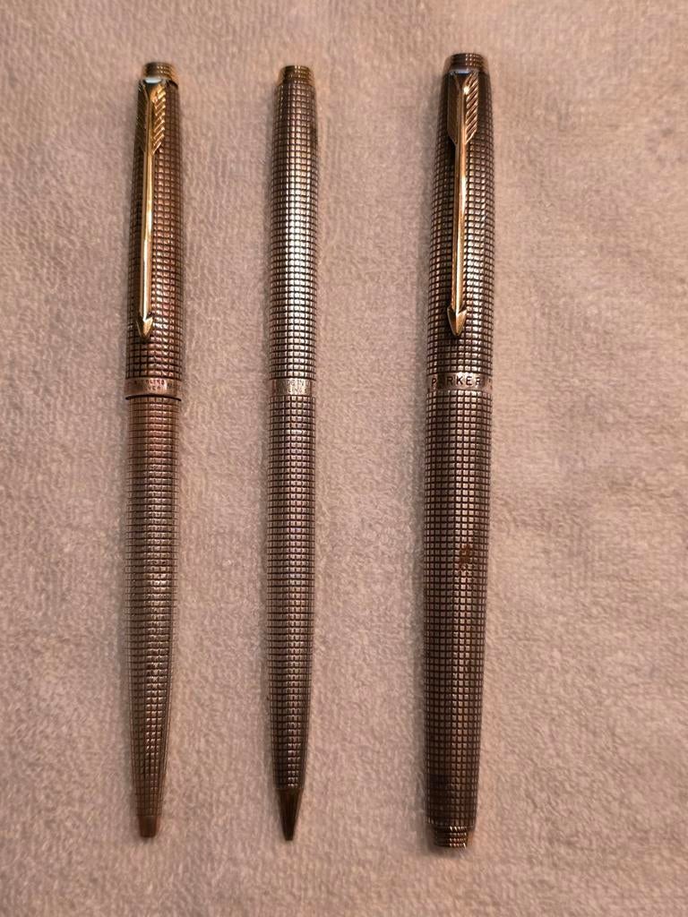 Vintage Parker 75 Ciselé Set – Solid Sterling Silver (.925), Verzamelen, Pennenverzamelingen, Ophalen of Verzenden, Gebruikt, Pennenset