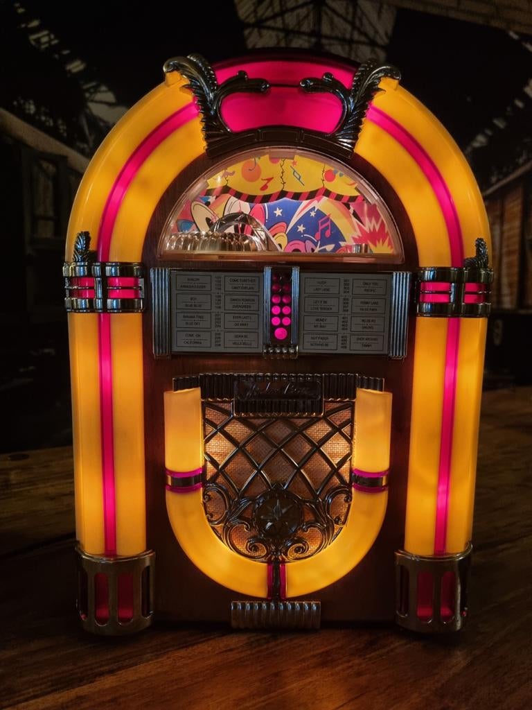 Retro Jukebox met Radio en Tape-ingang, Verzamelen, Automaten | Jukeboxen, Ophalen of Verzenden, Zo goed als nieuw, 1970 tot heden