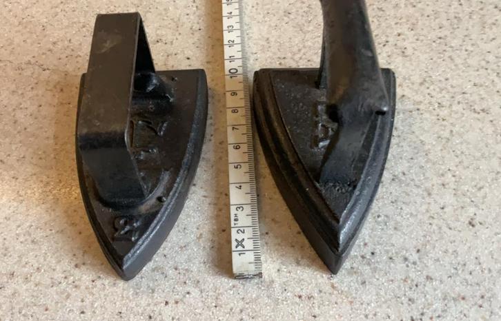 Antiek mini strijkijzers van gietijzer - kinderspeelgoed, Antiek en Kunst, Antiek | Gereedschap en Instrumenten, Ophalen of Verzenden