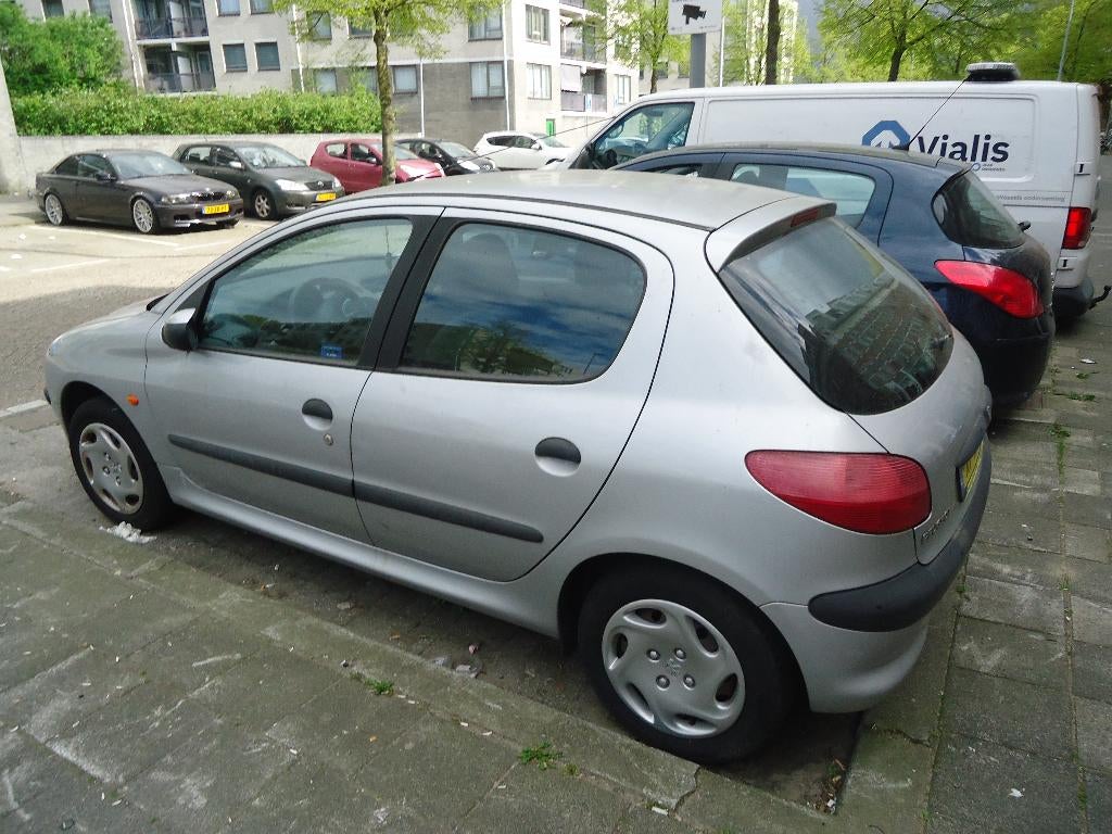 Peugeot 206 1.4 5D AUT 1999 Grijs, Zwart, Leder en Stof, Particulier, 1100 kg