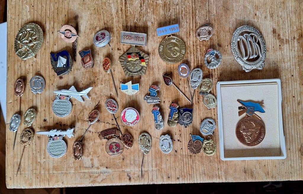 NVA DDR speldjes, Verzamelen, Ophalen of Verzenden, Landmacht, Duitsland, Embleem of Badge