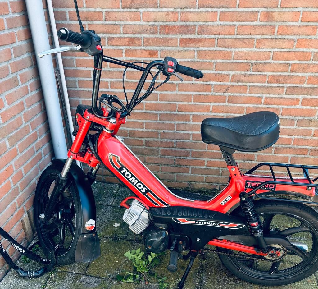 Tomos  snorfiets - Rood - Goede staat, Fietsen en Brommers, Brommers | Tomos, Ophalen, Gebruikt, Maximaal 45 km/u, Standard