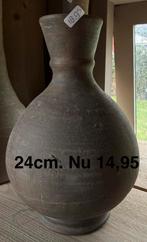 Stoere sobere vaas in natuurlijke tint, Huis en Inrichting, Woonaccessoires | Vazen, Ophalen, Overige kleuren, Aardewerk of Porselein