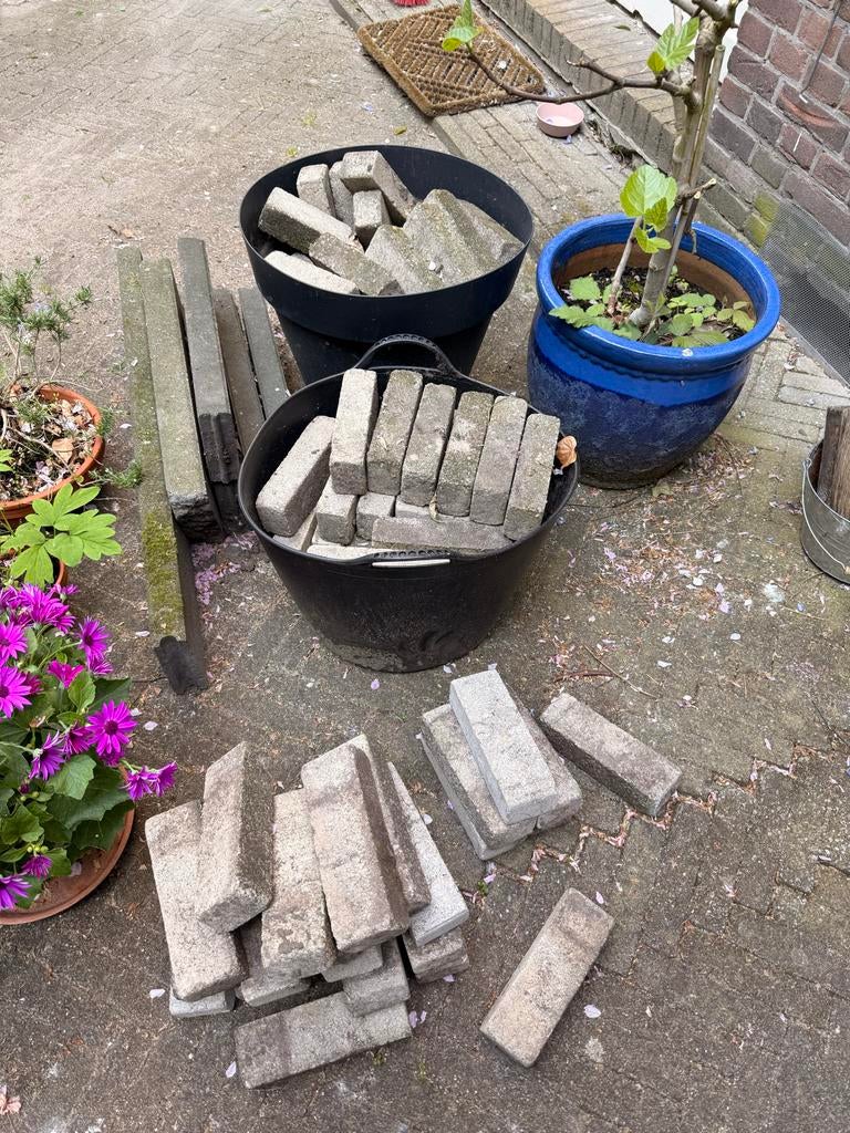 Gebruikte stenen en banden voor tuin of bestrating, Tuin en Terras, Tegels en Klinkers, Gebruikt, Klinkers, Ophalen of Verzenden