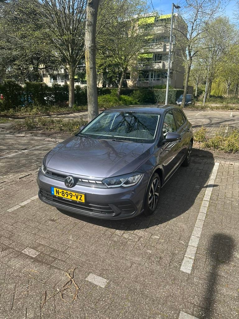 Volkswagen Polo 1.0 TSI 95pk 2022 Grijs, Auto's, Voorwielaandrijving, 1072 kg, 49 €/maand, Origineel Nederlands