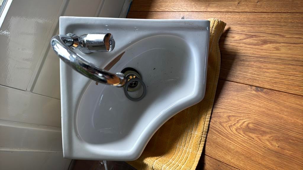 Hoek wc fontein porcelein sphinks, Doe-het-zelf en Verbouw, Sanitair, Ophalen, Gebruikt, Toilet
