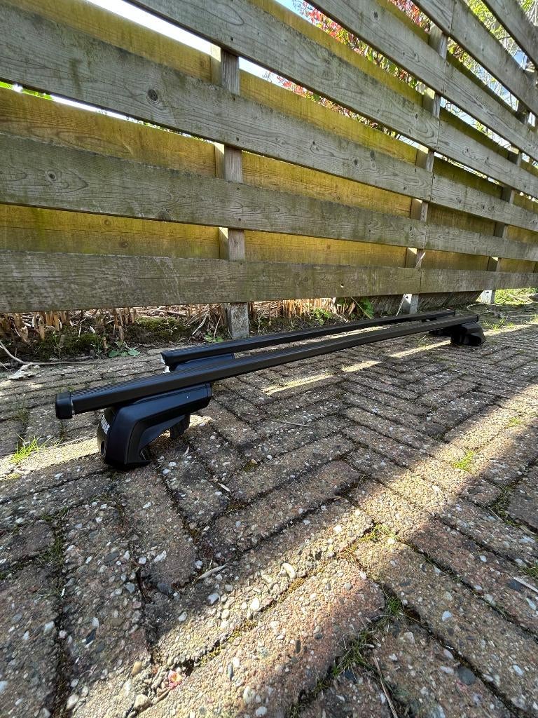 Thule evo raised rail 7104 + Thule SquareBar, Auto diversen, Dakdragers, Zo goed als nieuw, Ophalen