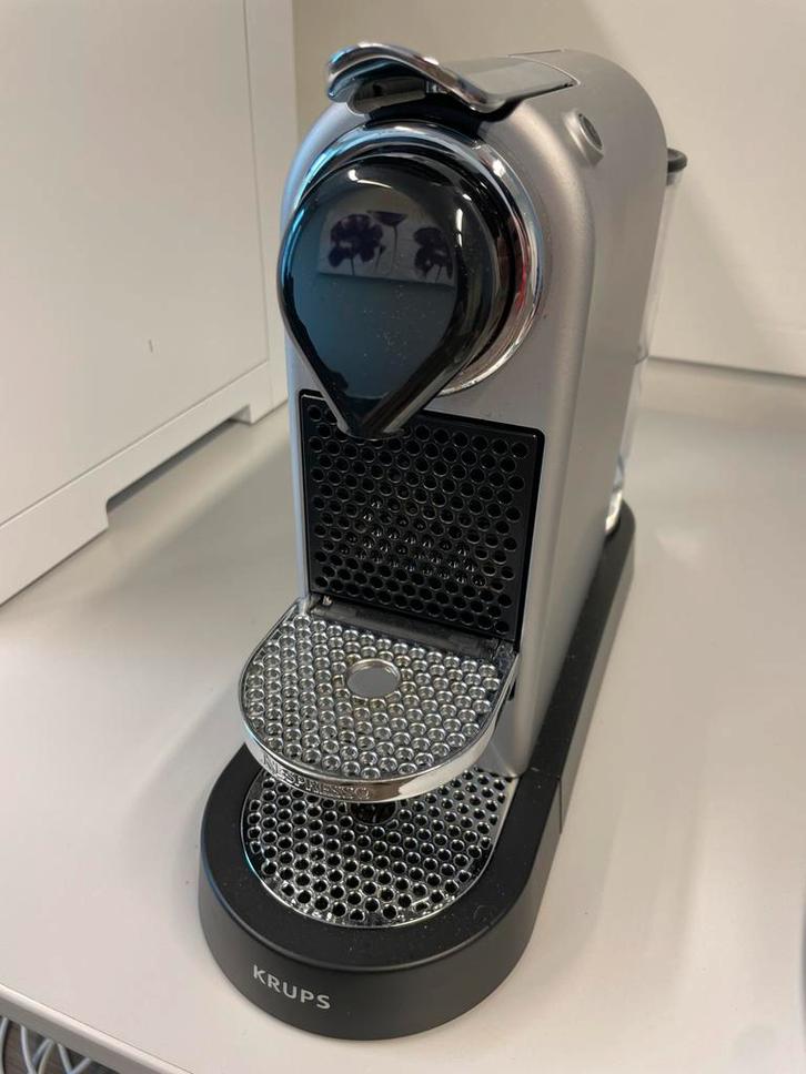 Krups Nespresso machine, Witgoed en Apparatuur, Koffiezetapparaten, Zo goed als nieuw, Koffiepads en cups, Koffiemachine, Afneembaar waterreservoir