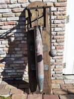 Antieke waterpomp op houten plank, Ophalen of Verzenden, Koper