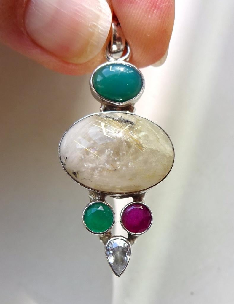 Zilveren hanger: gemengde stenen w.o. robijn + smaragd, Ophalen of Verzenden, Zo goed als nieuw, Met edelsteen, Zilver