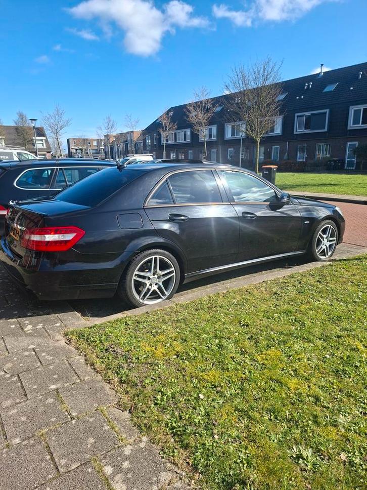 Mercedes-Benz E-Klasse E220cdi Sedan Aut5 W212 2011 Zwart, Auto's, Mercedes-Benz, Particulier, E-Klasse, ABS, Airbags, Airconditioning