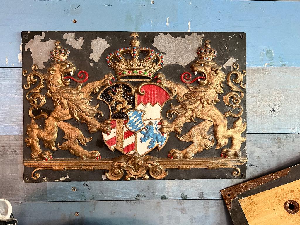 Wapenschild heraldiek hofleverancier gietijzer metalen oude, Ophalen, Landmacht, Nederland, Embleem of Badge