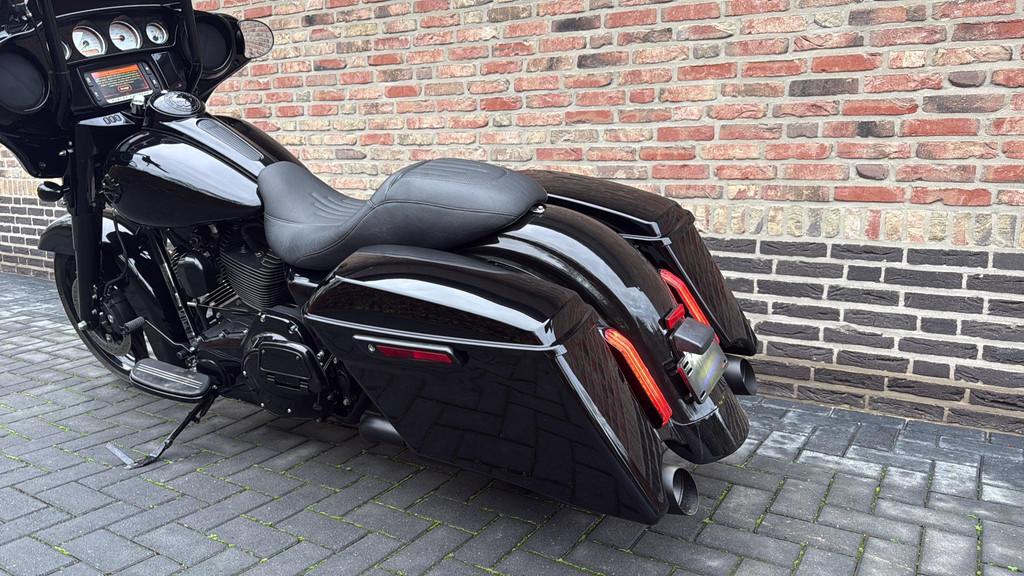 Harley Davidson 103 FLHX Streetglide Street Glide Black Out, Motoren, Motoren | Harley-Davidson, 1690 cc, Bedrijf, LED Verlichting