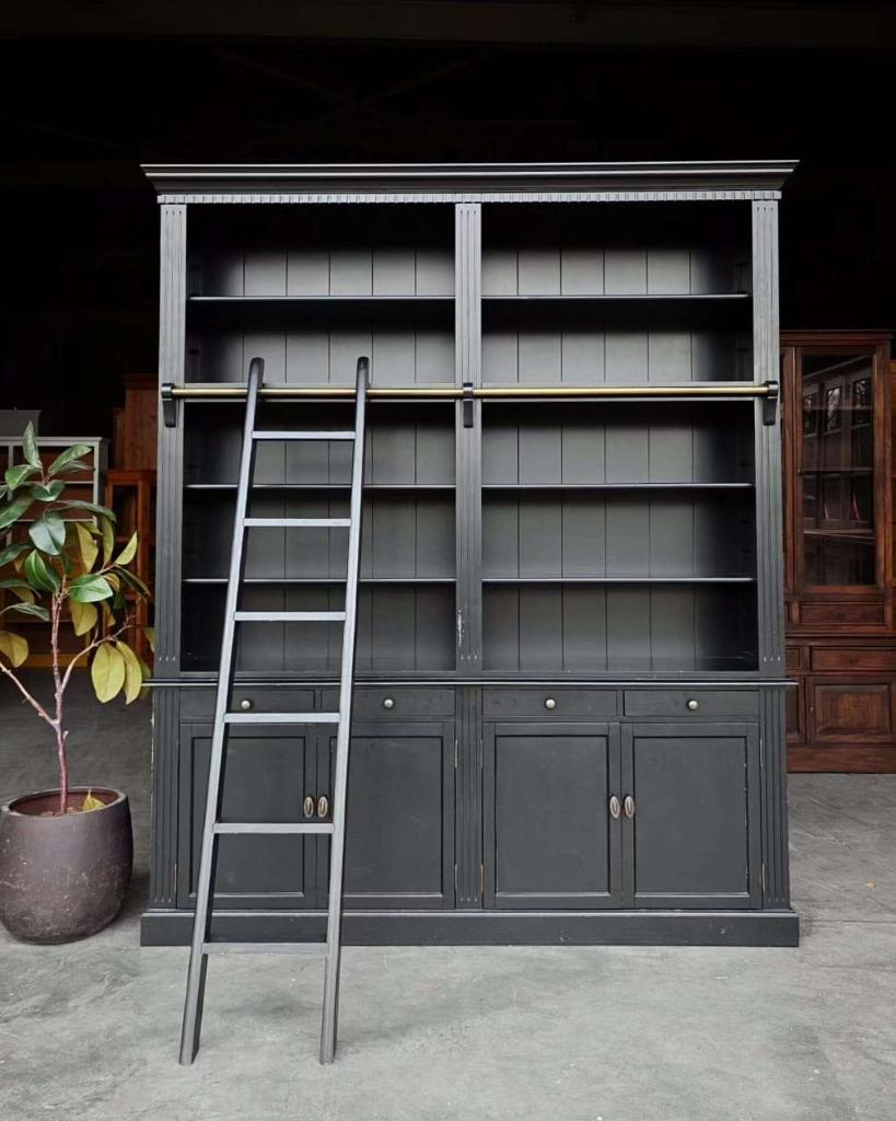 Boekenkast | Zwarte Bibliotheekkast met ladder #6191, Huis en Inrichting, Kasten | Boekenkasten, Niet ingevuld, Gebruikt, Met deur(en)