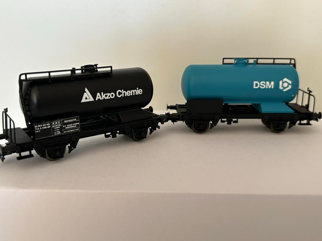 Twee H0 ketelwagens Akzo Chemie en DSM, Overige merken, Gelijkstroom of Wisselstroom, Analoog, Wagon