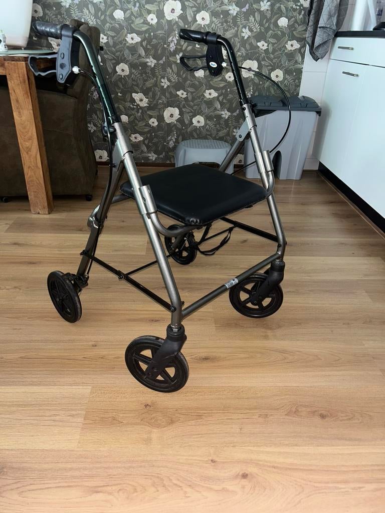 Rollator in goeie staat, Diversen, Rollators, Ophalen, Zo goed als nieuw
