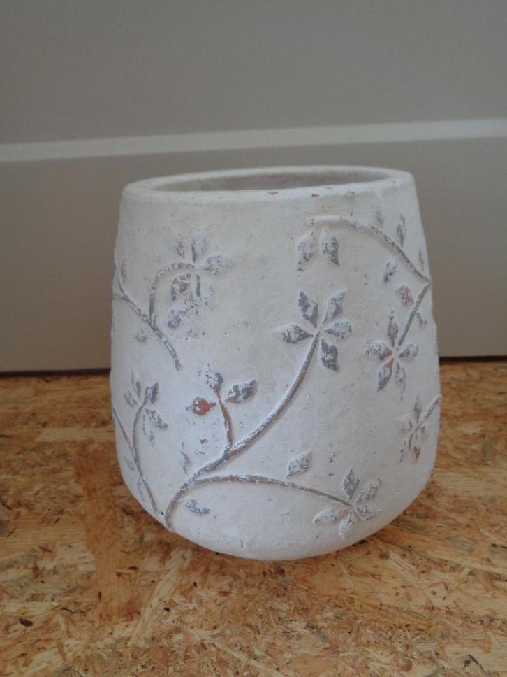 witte vaas floraal motief merk TS Collection, Huis en Inrichting, Woonaccessoires | Vazen, Wit, Minder dan 50 cm, Aardewerk of Porselein