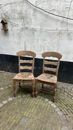 Houten stoelen, Ophalen