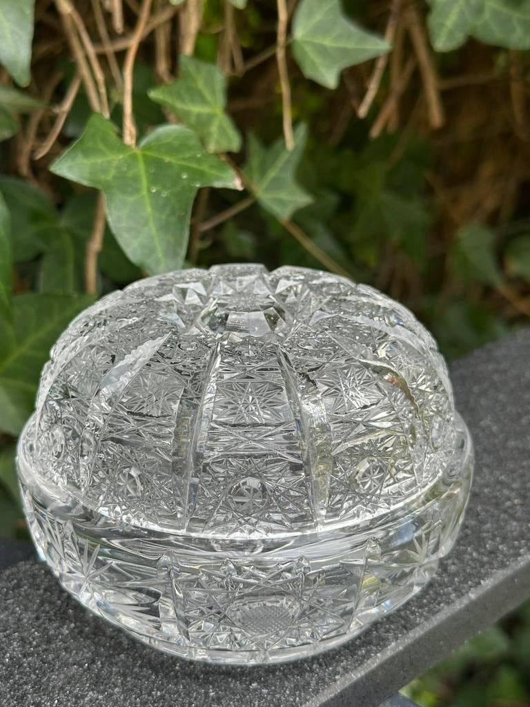 Handgeslepen vintage bonbonnière kristal rond, Ophalen