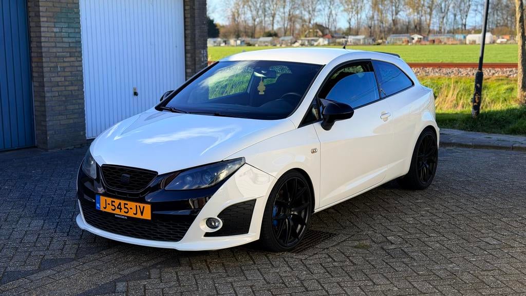 Seat Ibiza 1.4 TSI 220PK Cupra BOCANEGRA AUT 2010 Wit, Auto's, Seat, Stof, 4 cilinders, Bedrijf, USB