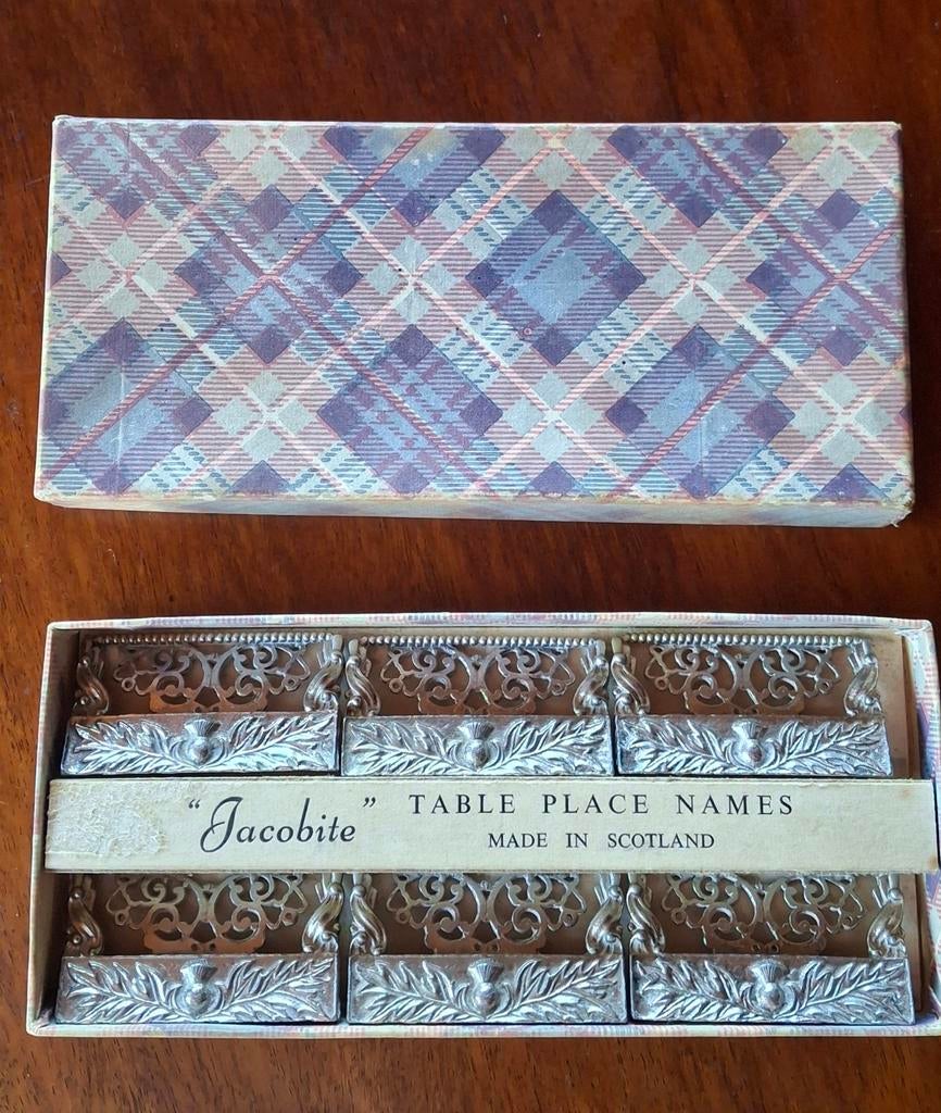 Vintage Jacobite Tafel Naamhouders - Made in Scotland, Ophalen