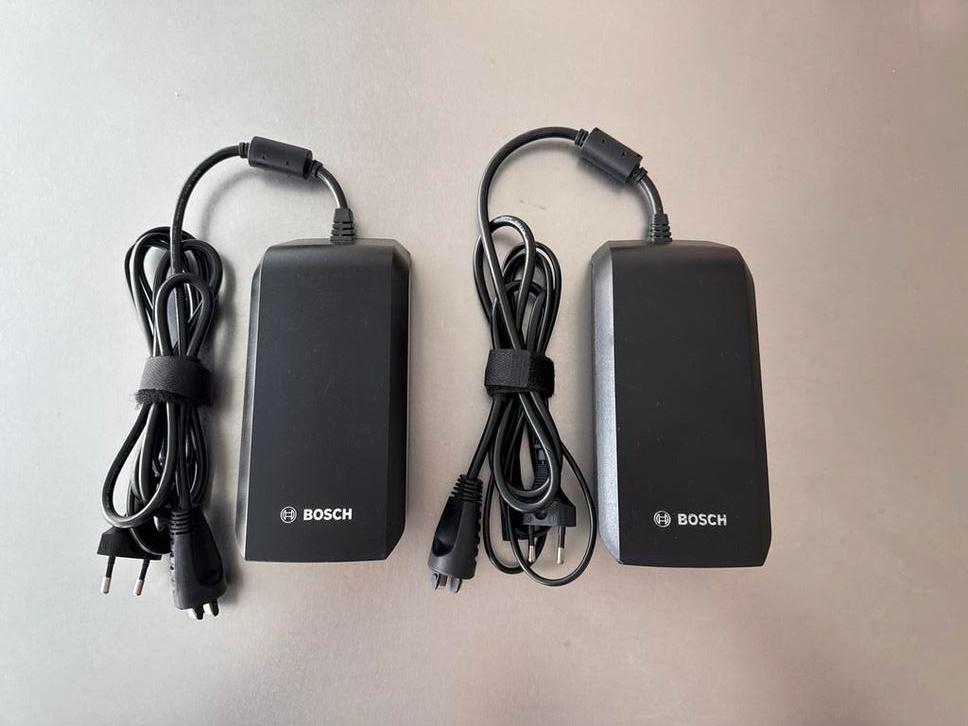 Bosch eBike Acculader 36-4/230 (2 stuks), Ophalen of Verzenden, Zo goed als nieuw