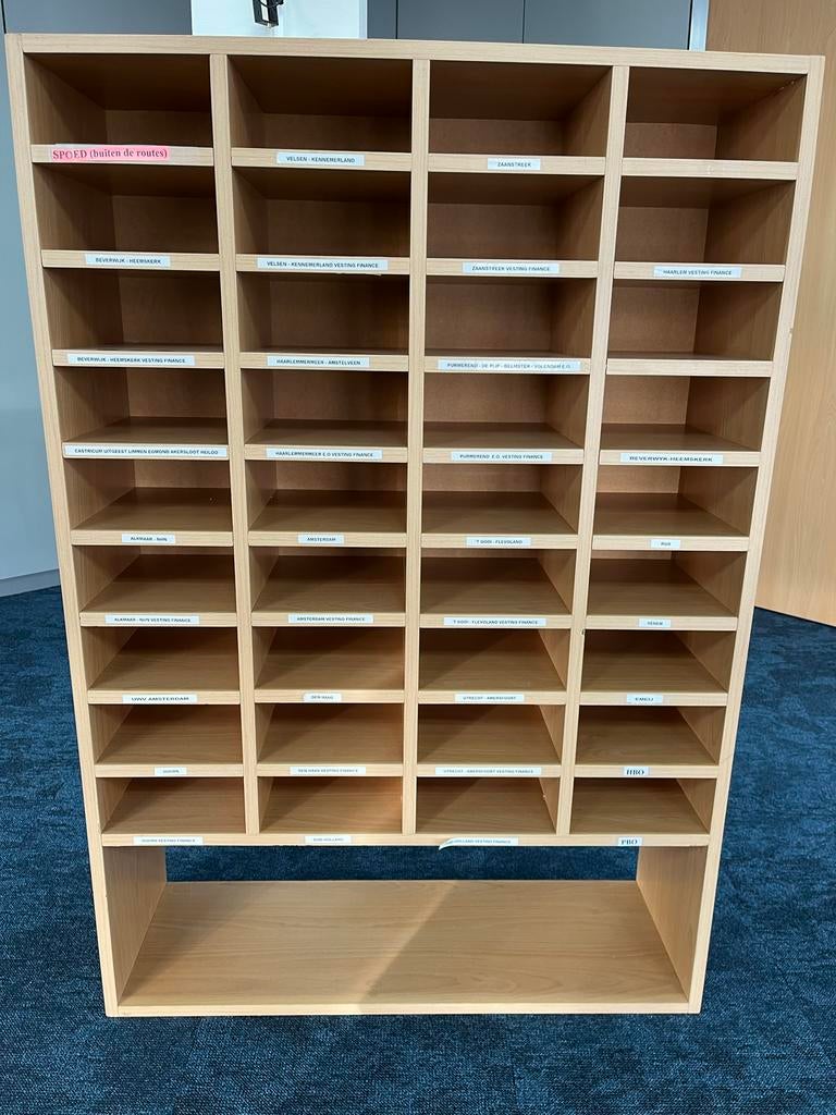 Houten postvakkenkast met 35 vakken, Receptie of Entree, Ophalen, Gebruikt, Kast