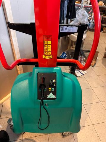 elektrische stapelaar beschikbaar voor biedingen