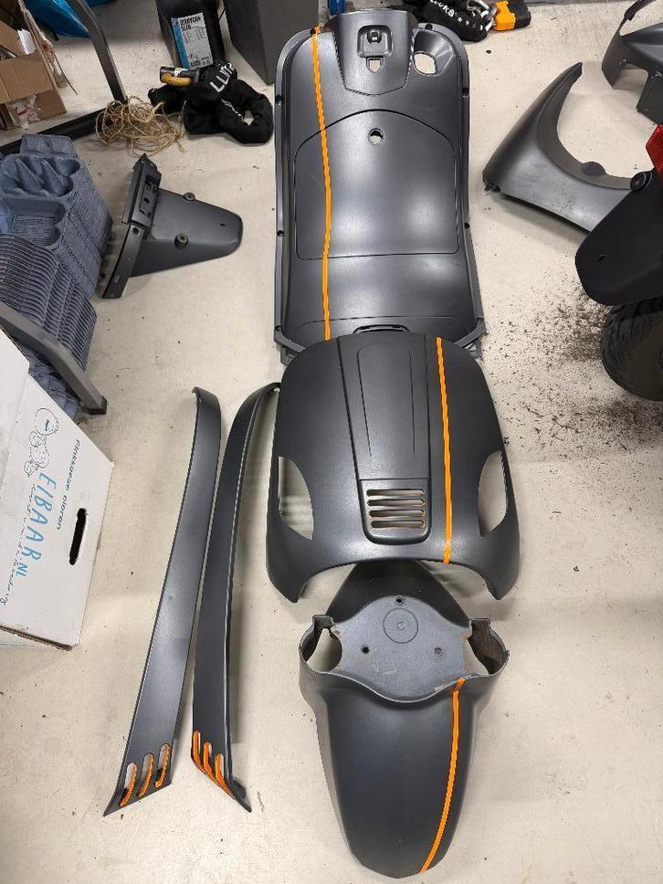 Unieke kappenset voor AGM / BTC / La Souris / GTS / Senzo, Fietsen en Brommers, Brommeronderdelen | Scooters, Gebruikt, Overige merken