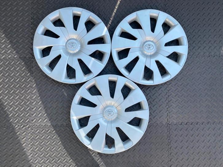 3 originele Toyota Yaris wieldoppen 15 inch, Auto diversen, Wieldoppen, Gebruikt, Ophalen of Verzenden