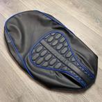 UITVERKOOP! Zadelhoes Vespa Sprint blauw audi rs custom, Info@jynkx.com, Jynkx, Nieuw, Ophalen of Verzenden