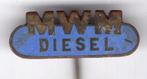 MWM diesel email op zilverkleurig speldje ( F_058 ), Verzamelen, Verzenden, Nieuw, Transport, Speldje of Pin