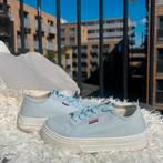Pastelblauwe sneakers van Levi’s: maat 37, Ophalen of Verzenden, Zo goed als nieuw, Sneakers of Gympen