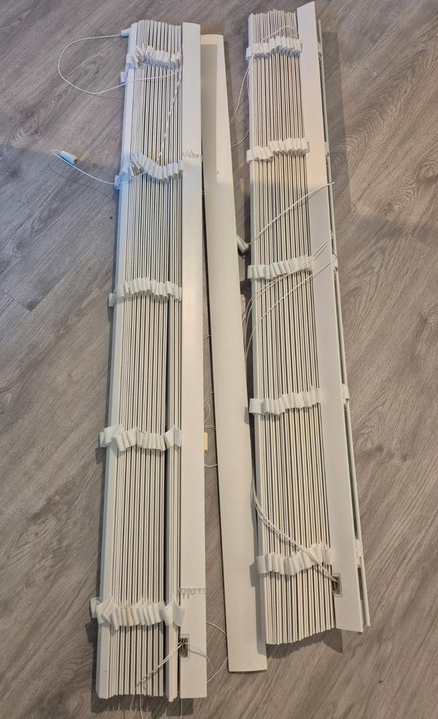 2 x Witte PVC Jaloezie 135x110cm - Goede Staat!, Huis en Inrichting, Stoffering | Gordijnen en Lamellen, Zo goed als nieuw, 100 tot 150 cm