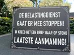 Tekstbord: "De belastingdienst gaat er mee stoppen! metaal, Robanjer, Nieuw, Ophalen of Verzenden, Harmelen