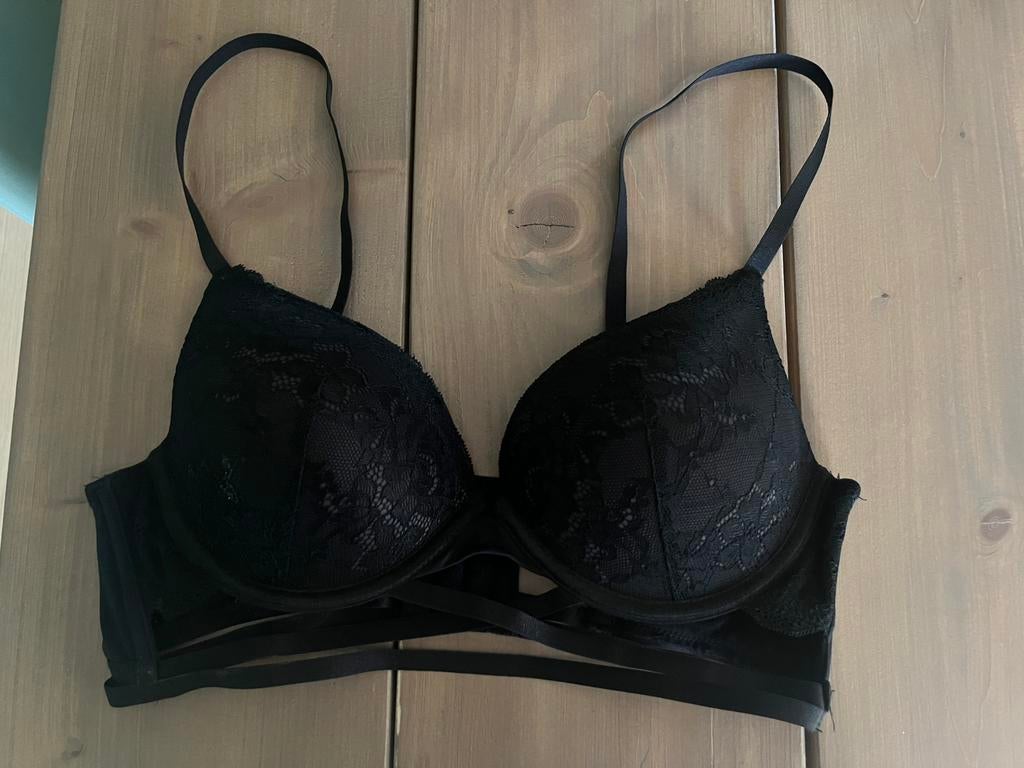 Zwarte voorgevormde Hunkemöller BH kant lingerie 80B, Hunkemöller, Ophalen of Verzenden, Zwart, BH