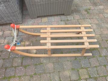 Mooie houten slee te koop  beschikbaar voor biedingen