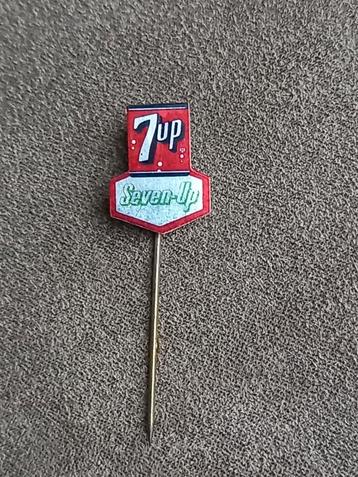 Vintage speldje 7up - Seven up beschikbaar voor biedingen