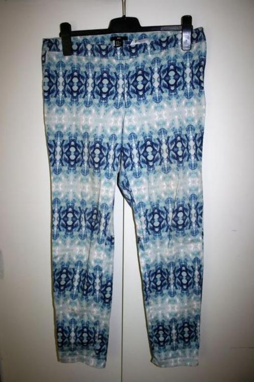 Leuke blauw gevlekte jeansbroek van H en M maat 44 slimfit, Kleding | Dames, Spijkerbroeken en Jeans, Zo goed als nieuw, W33 - W36 (confectie 42/44)