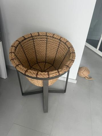 Design opbergmand met stalen frame zware kwaliteit beschikbaar voor biedingen