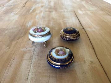 Limoges porseleinen doosjes. Samen €35 beschikbaar voor biedingen