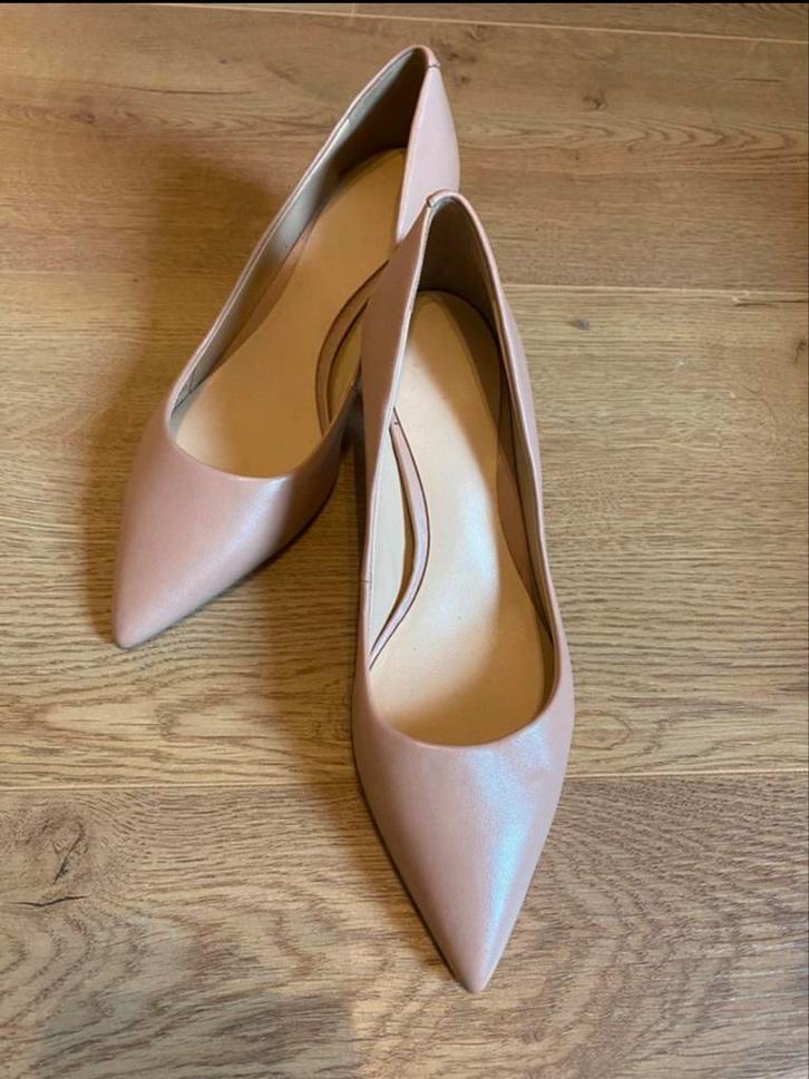 Elegante hoge hakken - size：35, Kleding | Dames, Schoenen, Zo goed als nieuw, Schoenen met hoge hakken, Beige, Ophalen of Verzenden