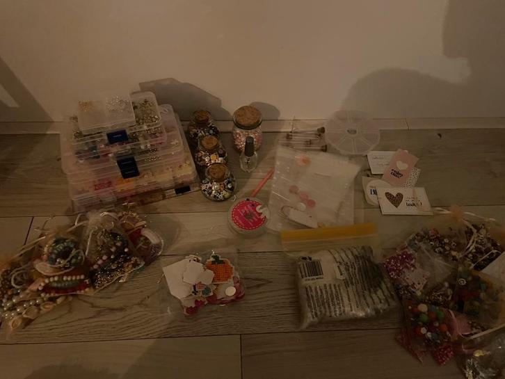 Groot Kralen & Sieraden Pakket + Tools, Hobby en Vrije tijd, Kralen en Sieraden maken, Zo goed als nieuw, Overige typen, Verzenden
