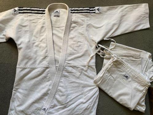 Judopak Adidas met 2 broeken M/L, Sport en Fitness, Vechtsporten en Zelfverdediging, Gebruikt, Judo, Vechtsportpak, Maat M, Ophalen