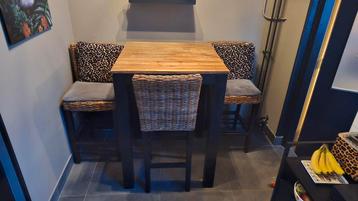 Bartafel met 3 krukken  beschikbaar voor biedingen