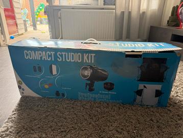 Falcon Eyes Compact Studio Kit beschikbaar voor biedingen