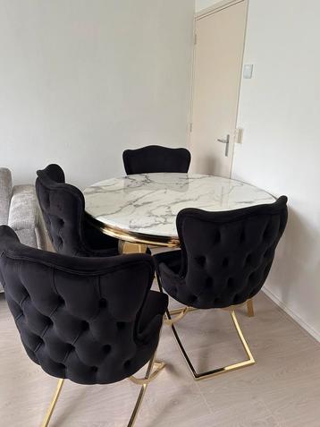 Als Nieuw Eet tafel met 4 stoelen beschikbaar voor biedingen