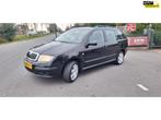Skoda Fabia Combi 1.4-16V Elegance MET NIEUWE DISTRIBUTIERIE, Auto's, Skoda, Voorwielaandrijving, Gebruikt, Zwart, 4 cilinders