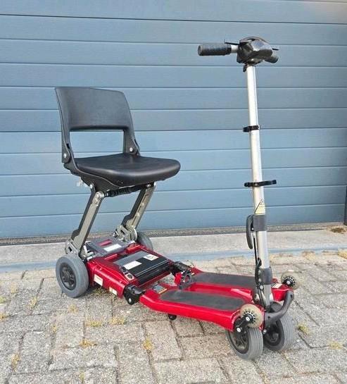 Handige opvouwbare scootmobiel met lithium accu, Diversen, Brommobielen en Scootmobielen, Zo goed als nieuw, 10 km/u of minder